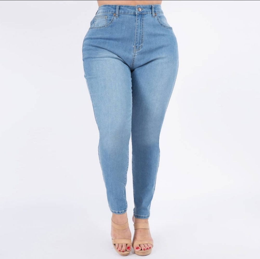 Plus solid jeans